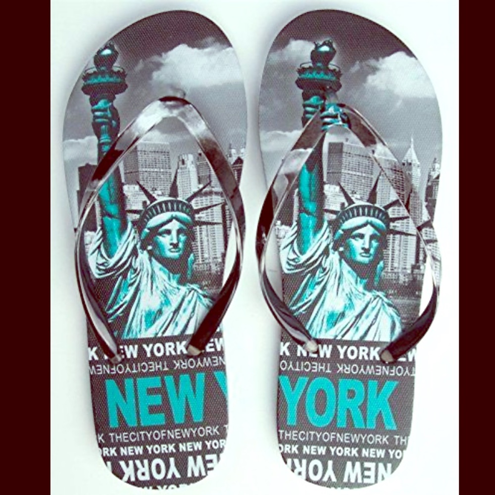 New York Flip flops size M (9-10) unopened unworn